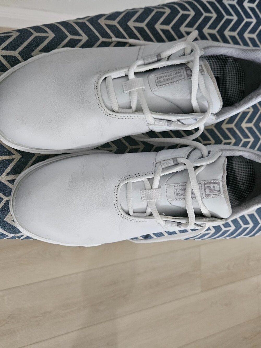 Womens golfing shoes